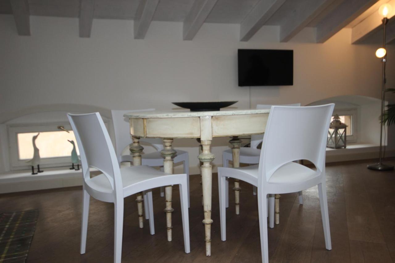 Mansarda Di Alice Leilighet Desenzano del Garda Eksteriør bilde